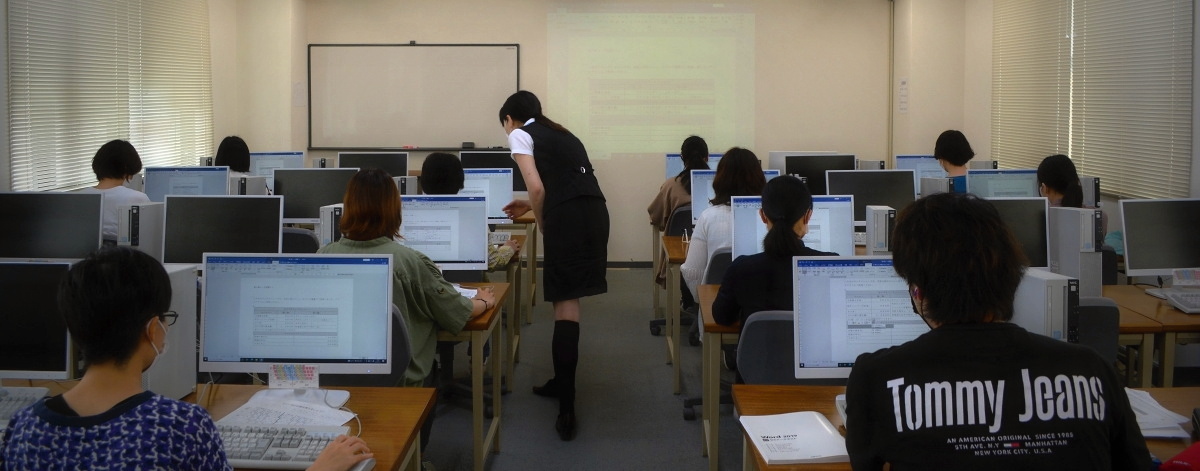 パソコンを使用した授業の風景